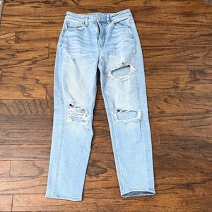 American Eagle Outfitters Mom Straight Distressed Jean size 2